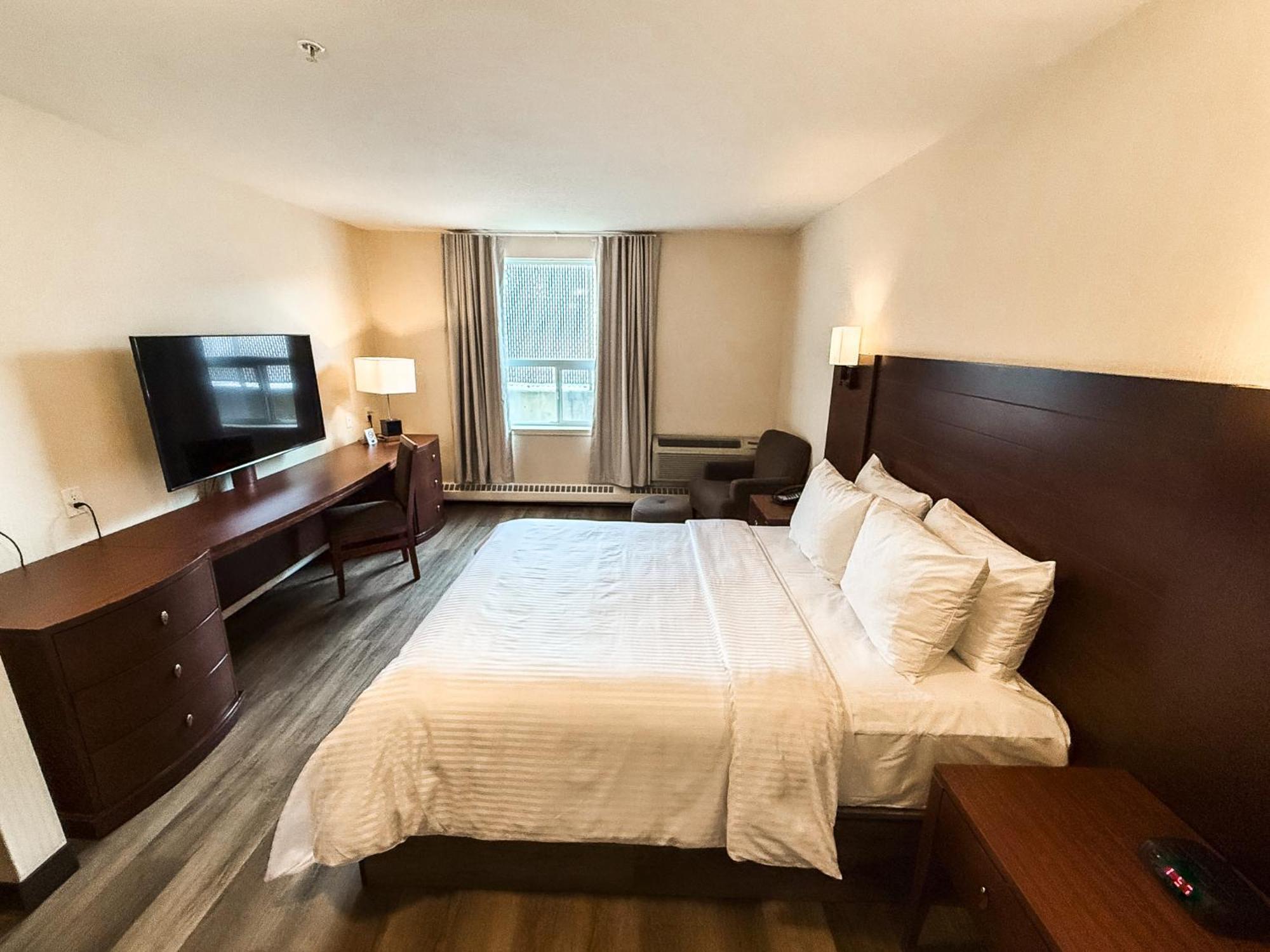 Inn West Mall